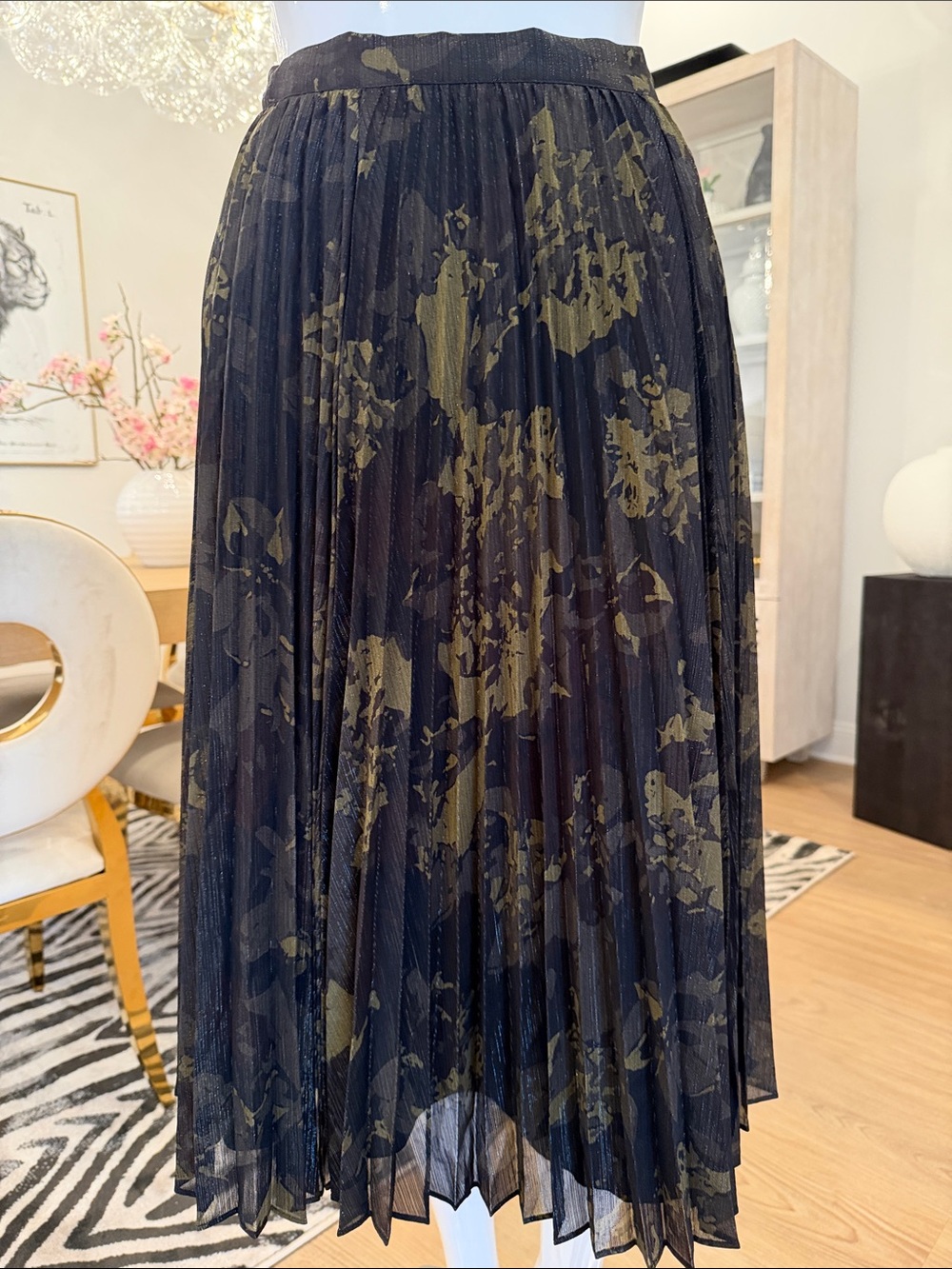 Jennifer Lopez Black Pleated Midi Skirt with Olive Print